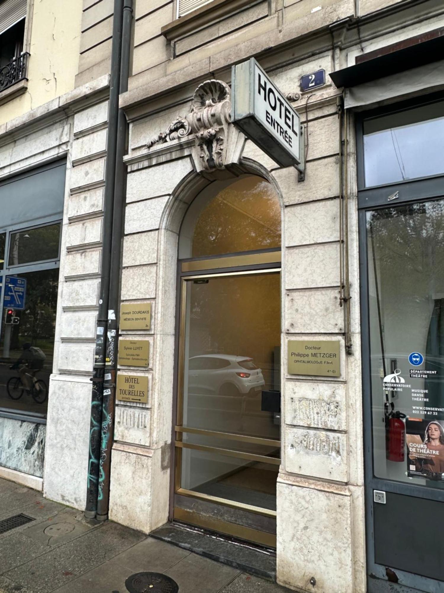 Des Tourelles Hotel 2*